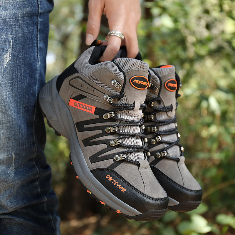 Tourist crosscountry outdoor hiking shoes