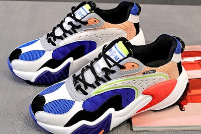 Women sneaker 400