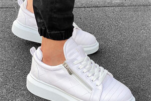 Custom sneaker size (7)