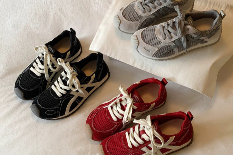 Bulk Collection of Retro Lightweight Women Sneakers (6) Retro breathable lightweight casual women sneakers bulk collection