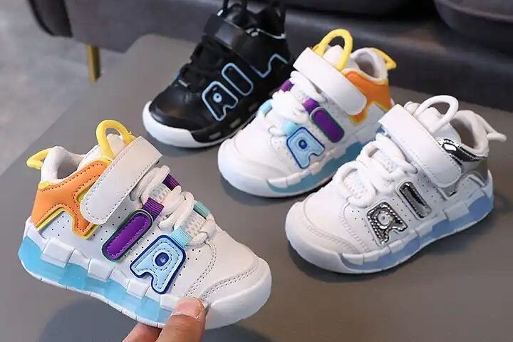 Kids Sneakers Wholesale Fashion Collection (6) Hot-selling fashion casual boys and girls kids sneakers