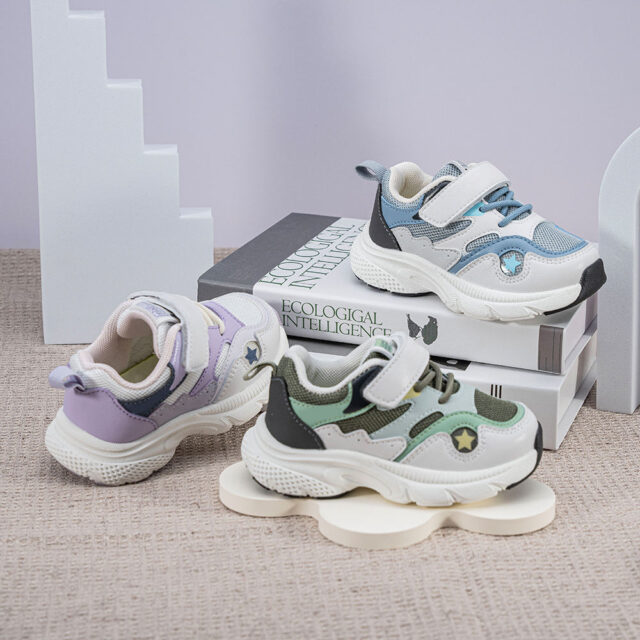 Fashion breathable kids sneakers for boys and girls